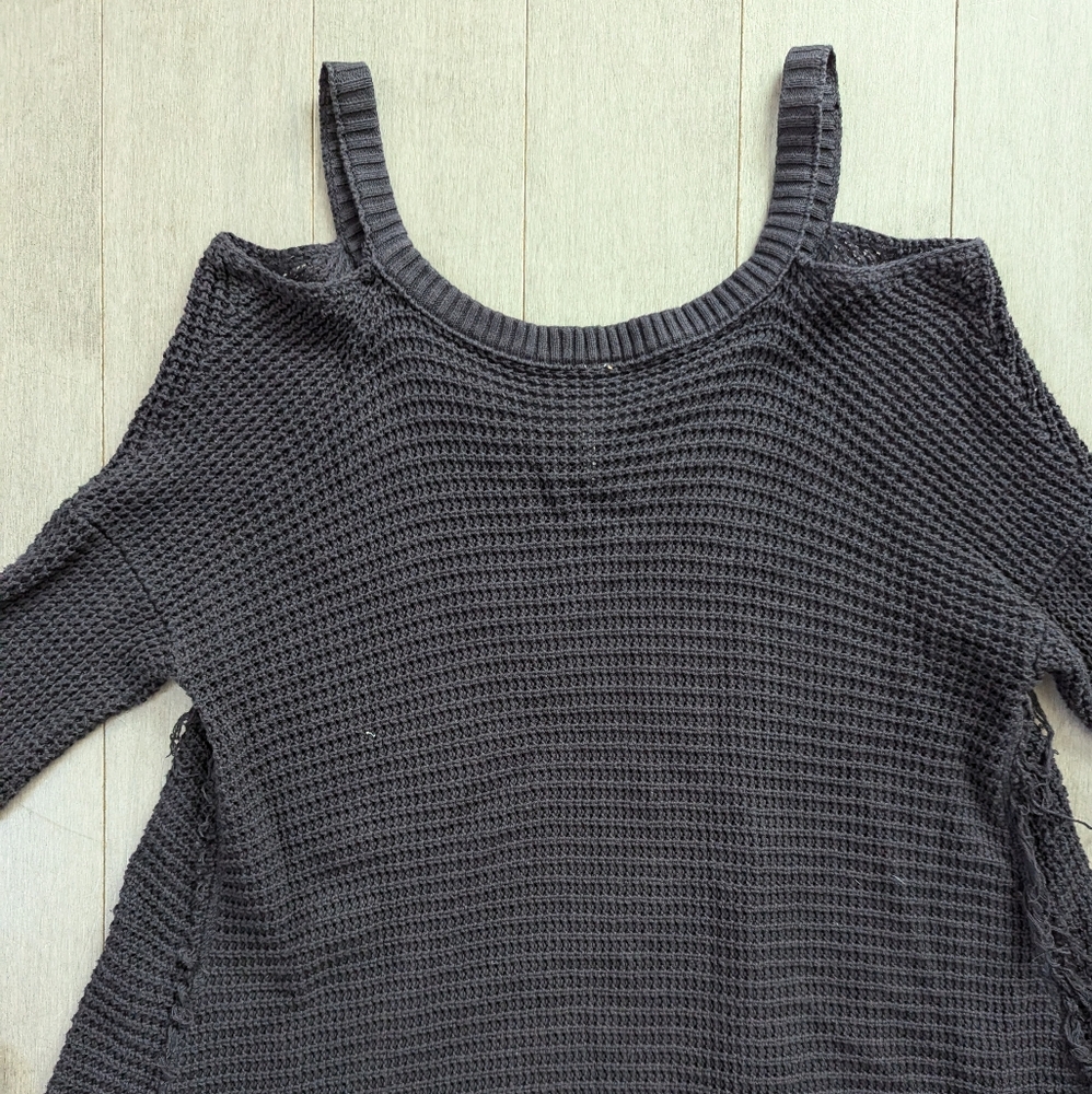 Free People Black cold shoulder slouchy sweater tunic size XS - Picture 12 of 13